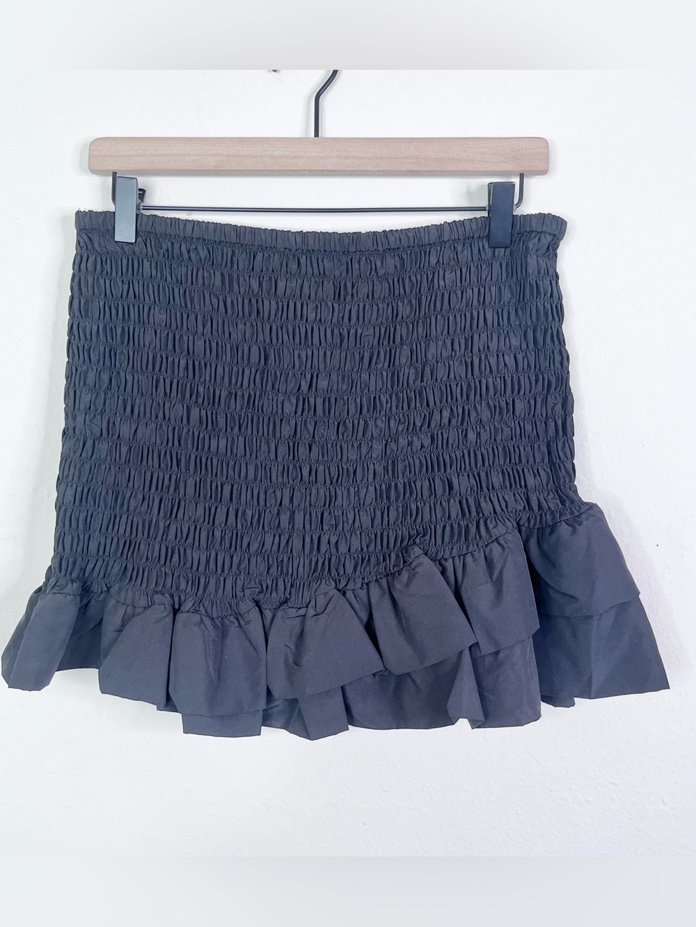 Zara Black Smocked Ruffle Mini Ra Ra Skirt Size Large Asymmetrical Hem Micro